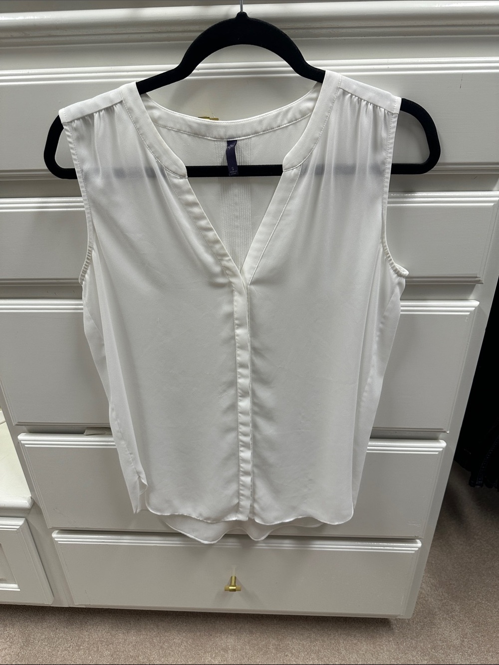 NYDJ White Sleeveless V-Neck Blouse